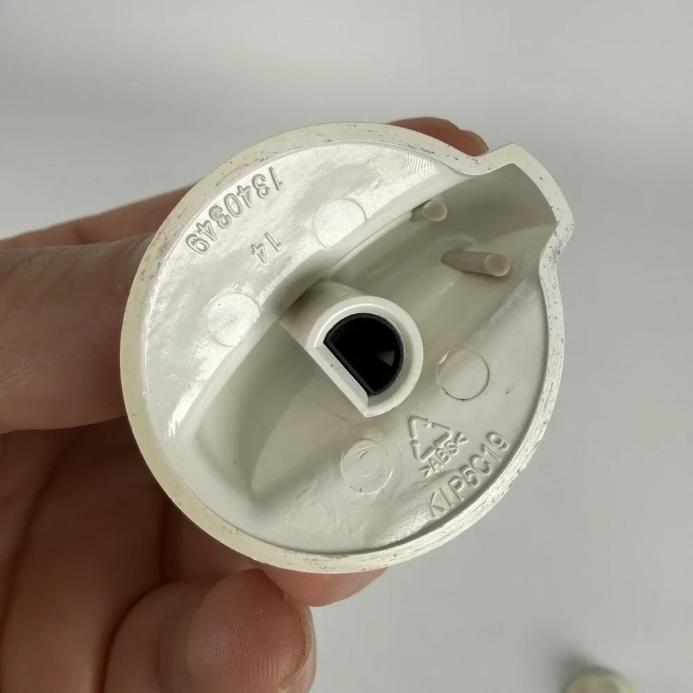 PAIR OF KNOBS Fits Frigidaire KIP5C19, 1340349‎ Knob, Rotary, White